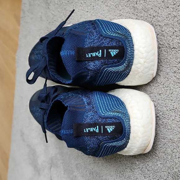 Adidas "Parley" Ultra Boost running shoes - Picture 2 of 6